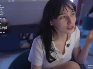 Hor-neyJ0zy  live sex cam