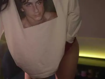 Hor-neyJ0zy  live sex cam