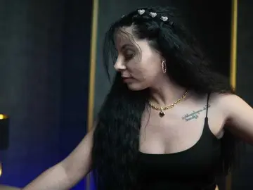 GiaEasyIce  live sex cam