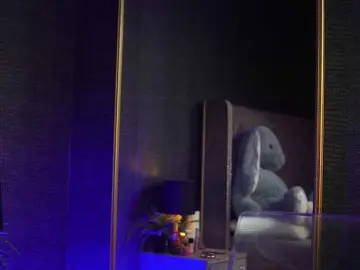 GiaEasyIce  live sex cam