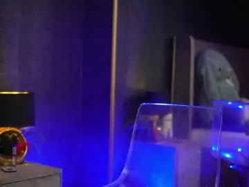 GiaEasyIce  live sex cam