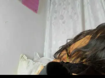 Roxanahills  live sex cam