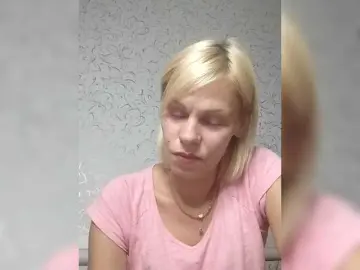 JulieSilver  live sex cam