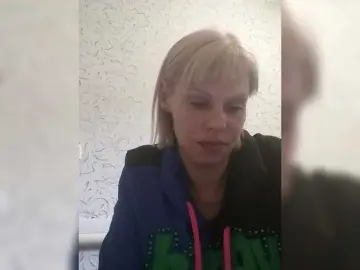 JulieSilver  live sex cam