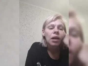 JulieSilver  live sex cam
