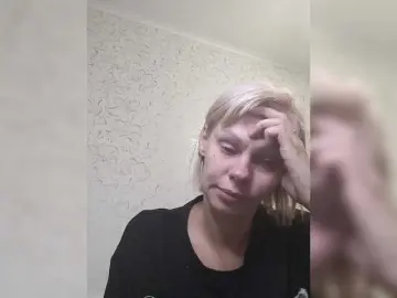 JulieSilver  live sex cam