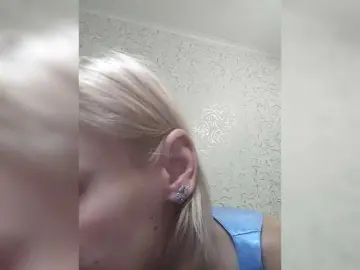 JulieSilver  live sex cam
