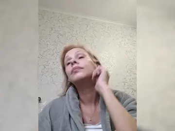 JulieSilver  live sex cam