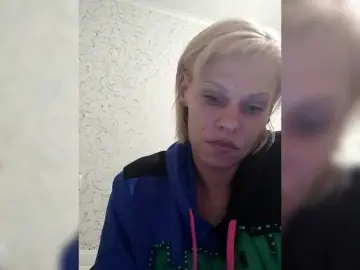 JulieSilver  live sex cam