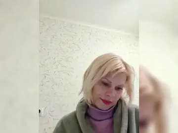 JulieSilver  live sex cam