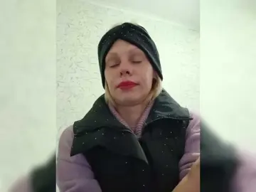 JulieSilver  live sex cam