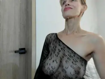Jennifersmit1  live sex cam