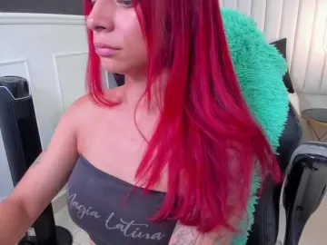 Tamhyferrara  live sex cam