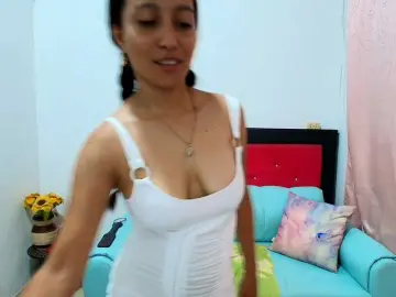 Mia18xxx  live sex cam