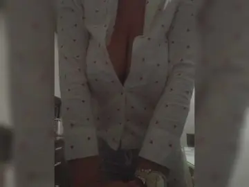 Biggirl777  live sex cam