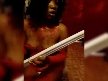 Sexxy-pookie  live sex cam