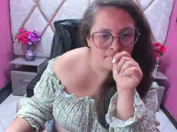 SaraThonson  live sex cam