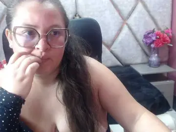 SaraThonson  live sex cam