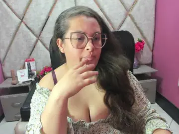 SaraThonson  live sex cam