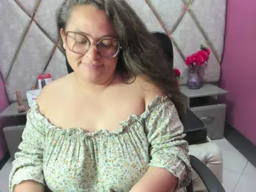 SaraThonson  live sex cam