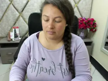 SaraThonson  live sex cam