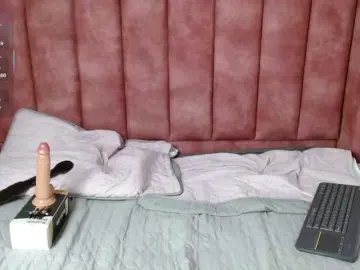 Hilaryythompson  live sex cam