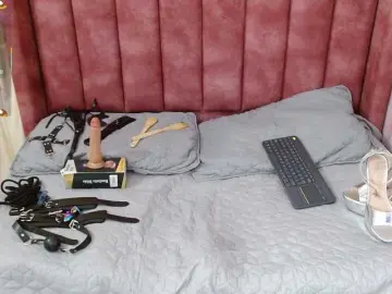 Hilaryythompson  live sex cam
