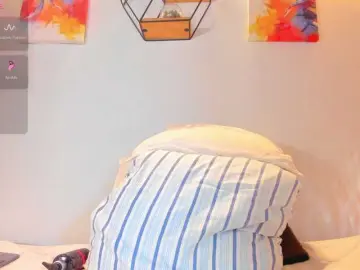 Karlaliones  live sex cam
