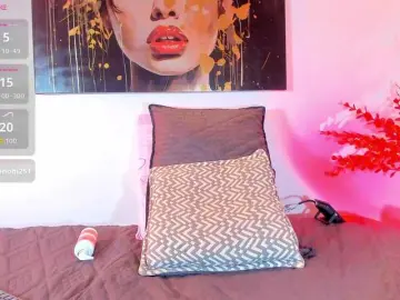 Karlaliones  live sex cam
