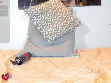 Karlaliones  live sex cam