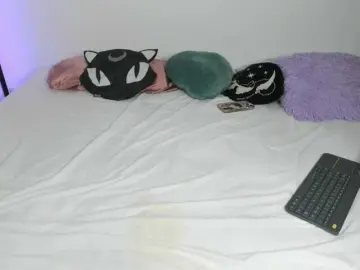 Vampire-girl  live sex cam