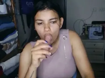 Gothicdoll28  live sex cam