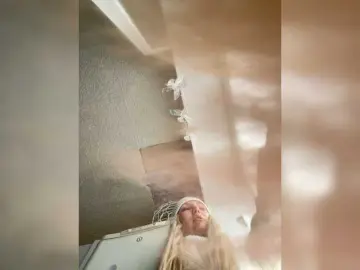 Milanii  live sex cam
