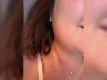 SweetyW-  live sex cam