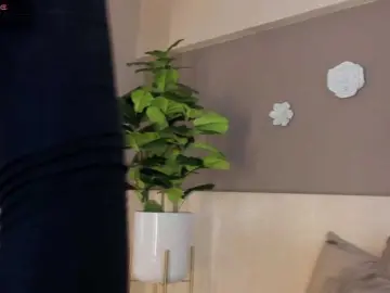 Dionneventuri  live sex cam