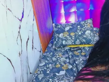 Skinnyindiansluttt  live sex cam