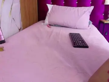 Skinnyindiansluttt  live sex cam