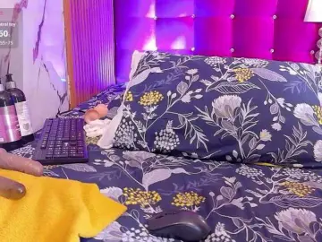 Skinnyindiansluttt  live sex cam