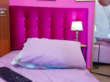 Skinnyindiansluttt  live sex cam