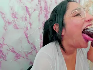 Sweetyblowjob  live sex cam
