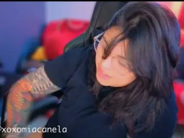 Miacanelaxo  live sex cam