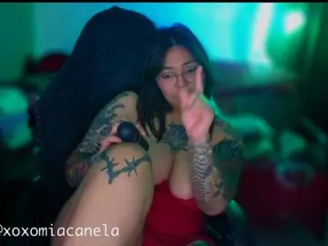 Miacanelaxo  live sex cam