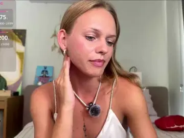 Miravine  live sex cam