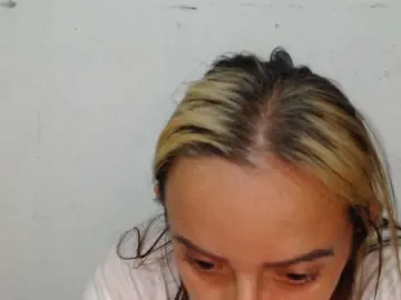 Danielasquirt  live sex cam