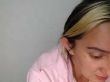 Danielasquirt  live sex cam