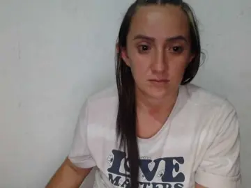 Danielasquirt  live sex cam