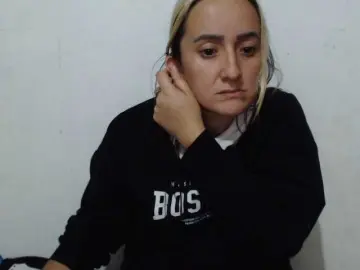 Danielasquirt  live sex cam