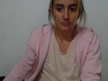 Danielasquirt  live sex cam