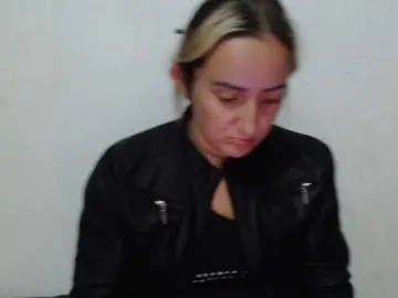 Danielasquirt  live sex cam