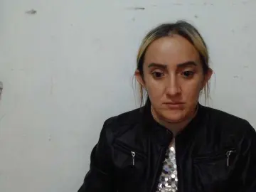 Danielasquirt  live sex cam